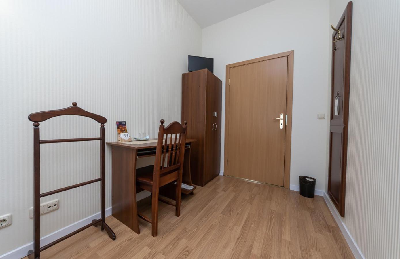 Mini-hotel Guest فندق